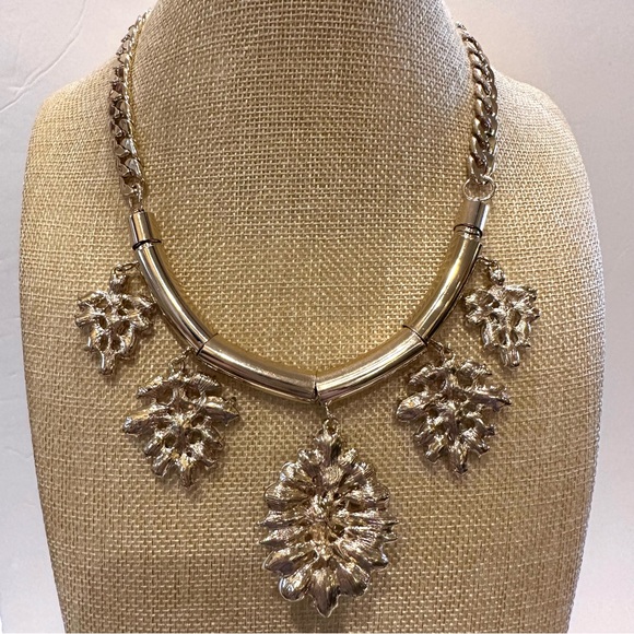 New Chico’s Statement Necklace- gold tone w/ white & clear rhinestone clusters - Picture 7 of 10